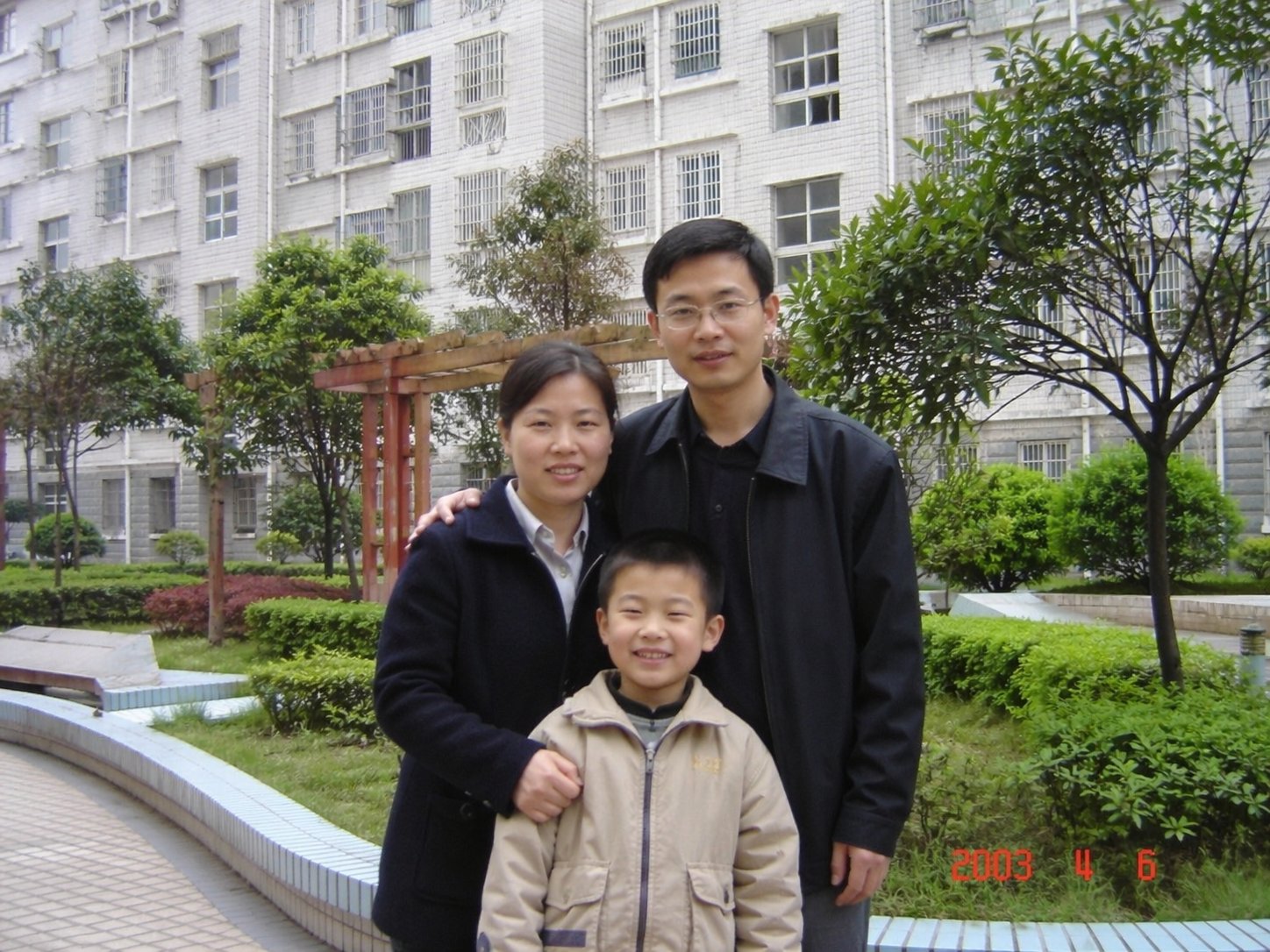 2003 Digital Camera Family Snapshot